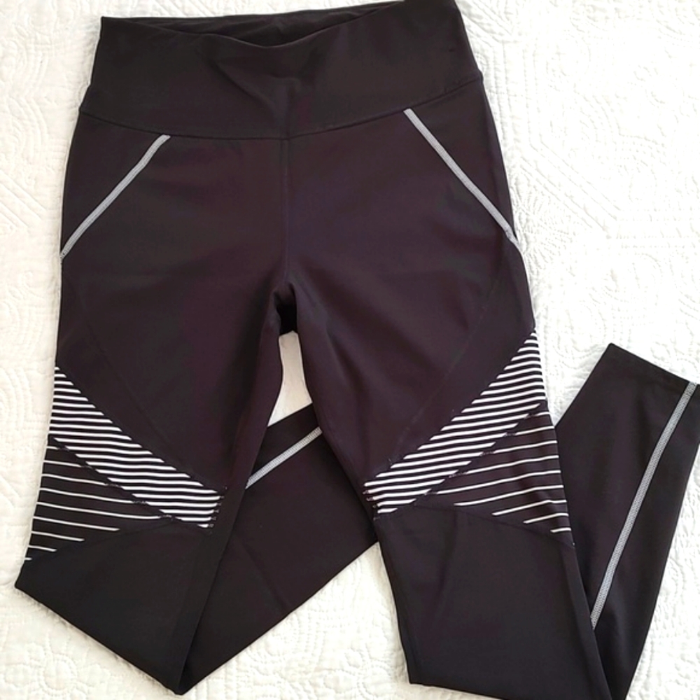 Avia Woman’s Active Performance Black & White Leggings/Size M(8-10)